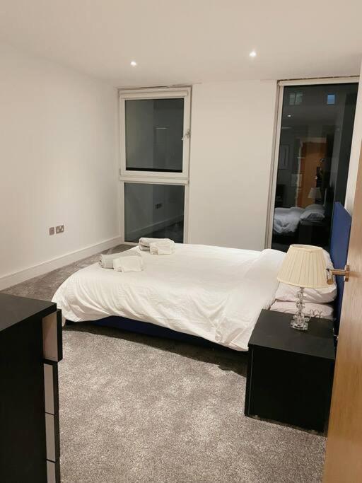 Apartment 1 Bed 1 Bath Modern Zone 2 *